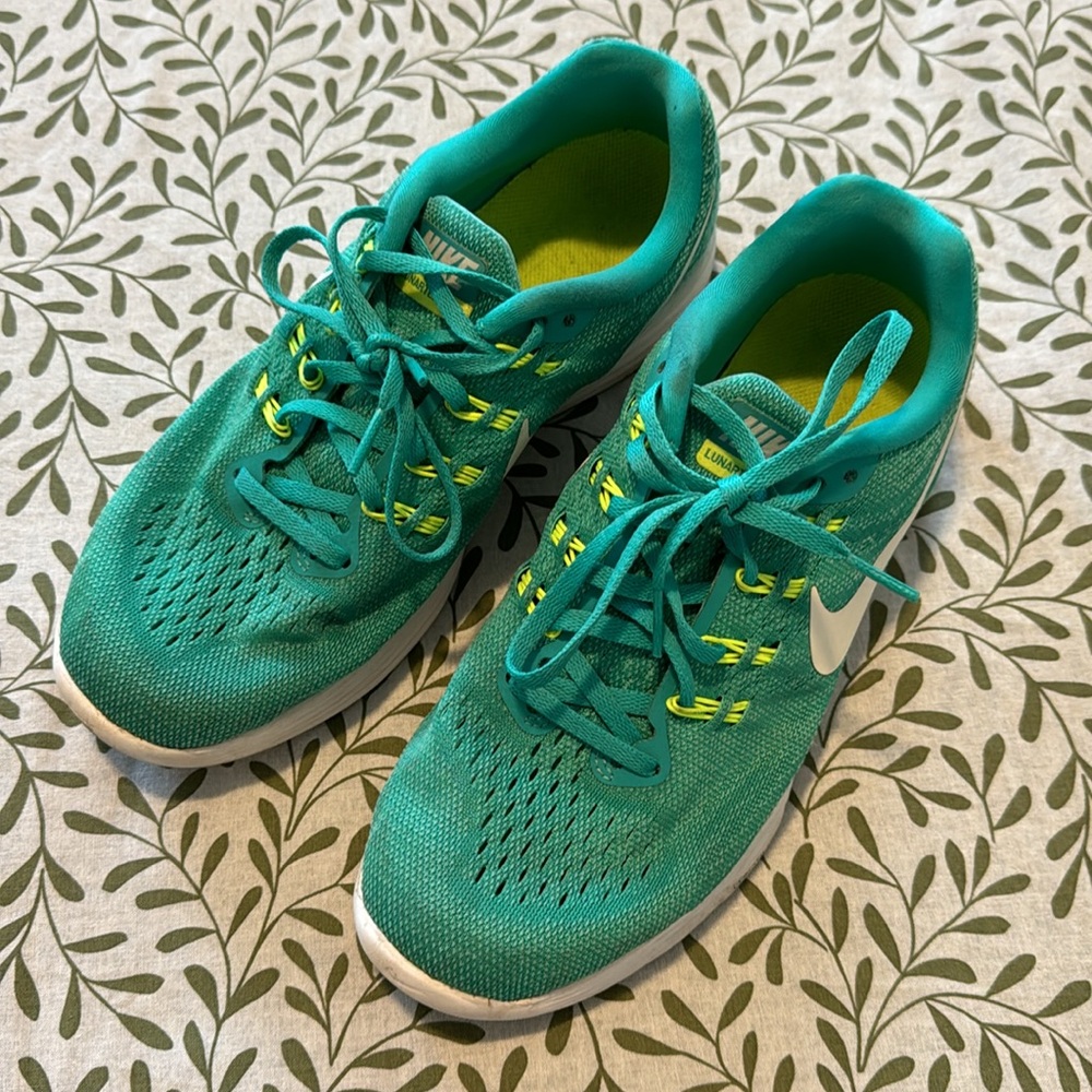 Nike Running Shoes - Picture 2 of 3